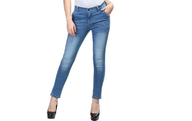 10 Rekomendasi Celana Jeans Wanita yang Cocok untuk Semua Gaya