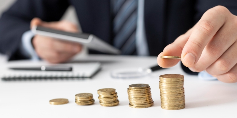 Menabung vs Investasi: Mana yang Harus Didahulukan untuk Masa Depan?