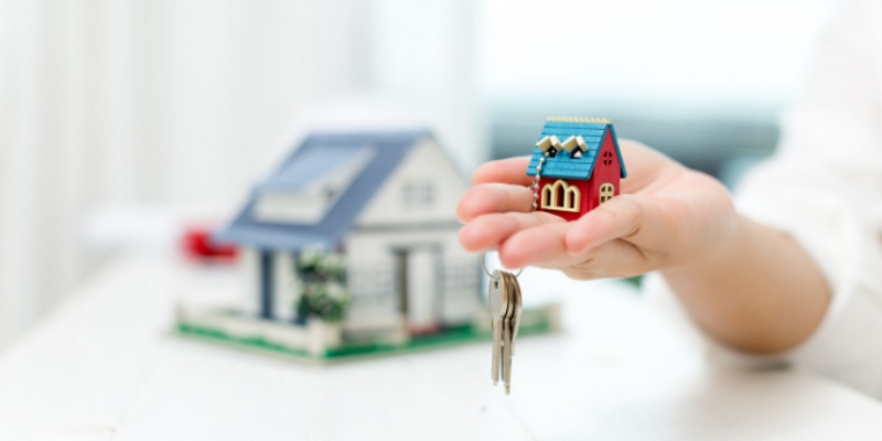 lebih baik kontrak atau beli rumah 