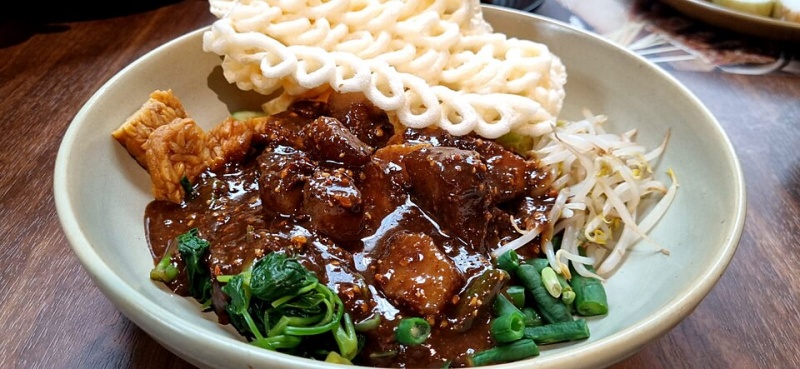 Kuliner Malam Surabaya - Rujak Cingur 