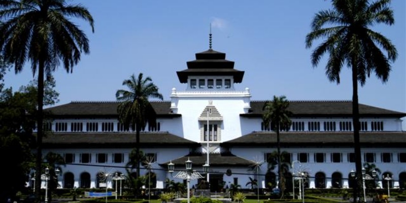 Wisata Kuliner Malam Bandung