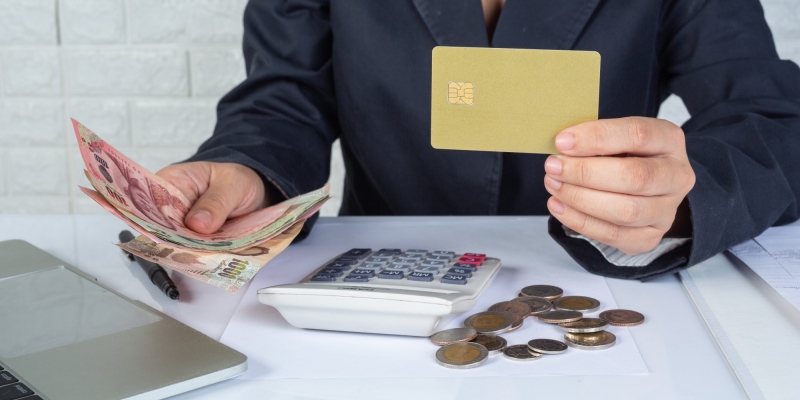 Macam-macam biaya kartu kredit