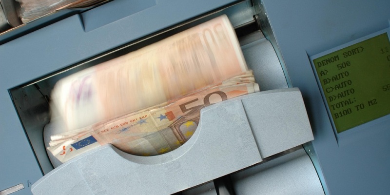 apa kelebihan dan kekurangan menabung di bank 