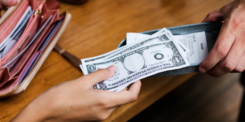 perbandingan cash atau kredit 