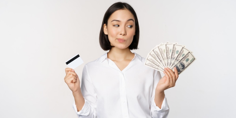 perbandingan cash atau kredit